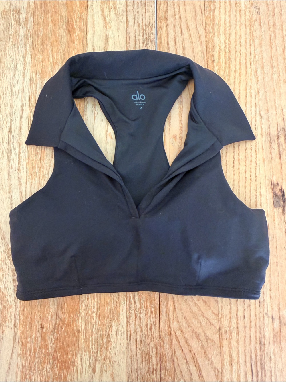 ALO Yoga Black Athletic Crop Top with Collar